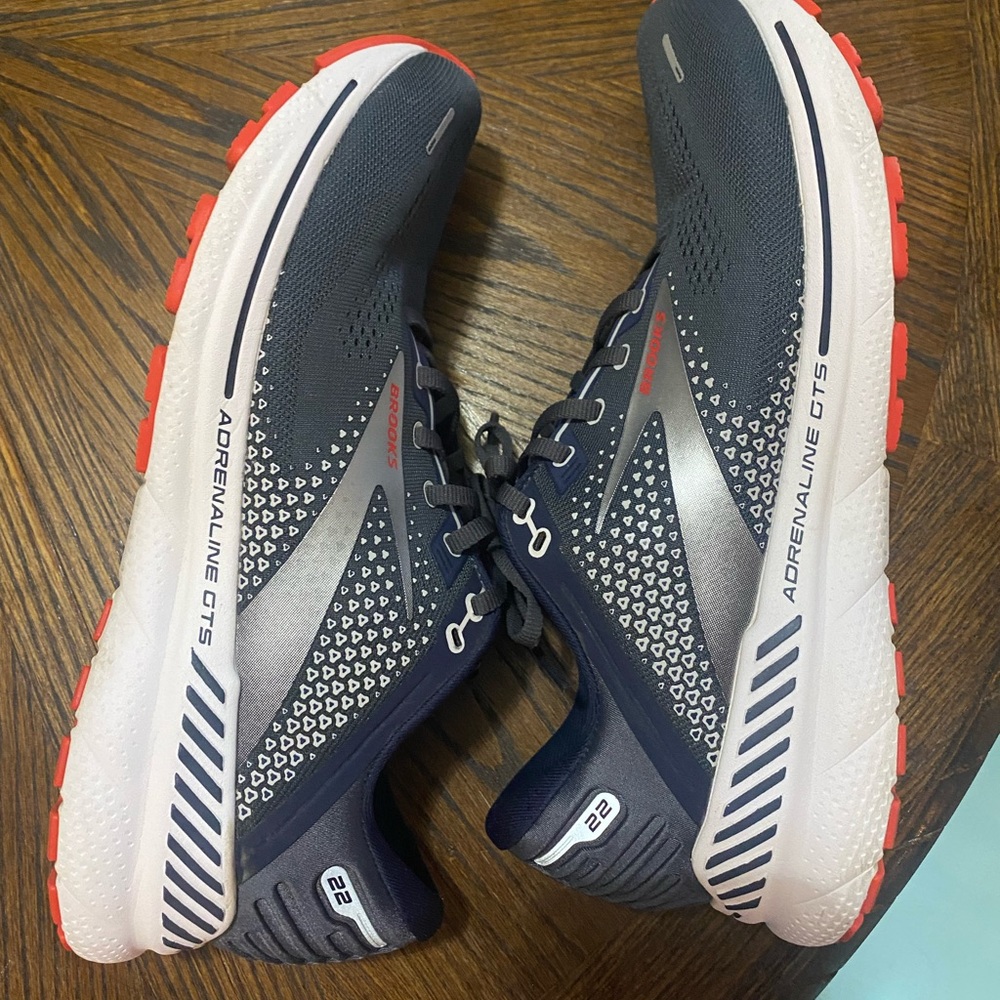 Brooks adrenaline